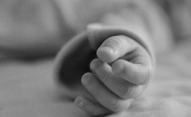 "Даусын естімедім": Атырауда көз жұмған нәрестенің анасы мәлімдеме жасады
