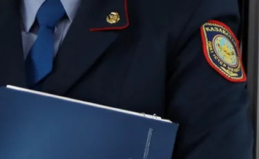 Ақтөбеде қыздар студентті ұрып, телефоны мен күртесін тартып алған  