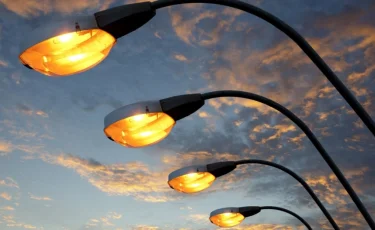 Алматыдағы барлық аулаға энергия жинақтаушы жарық диодты шамдар орнатылады