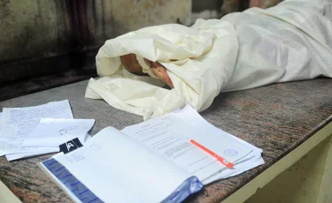 Ақтөбе облысында белгісіз біреулер ер адамды пышақтап, аурухана дәлізінде қалдырып кеткен