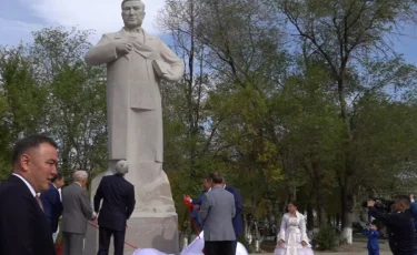 Алматы облысында Ілияс Жансүгіровтің ескерткіші ашылды