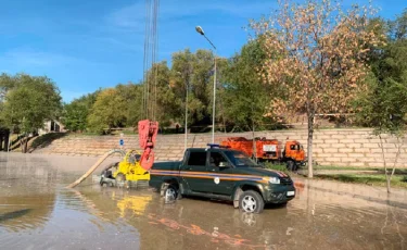 Горячую воду после крупной коммунальной аварии в Алматы обещают подключить до 21:00