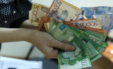 Бұдан былай жәрдемақы көпбалалы аналардың бәріне беріледі