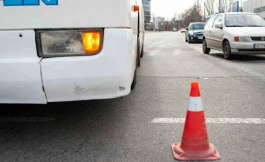 Қызылордада ұлын құтқарамын деп әкесі автобустың астына түсіп өлді