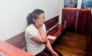 «Зорлап, тырнағын жұлып қинайды»: Сайрагүл Сауытбай қытай лагеріндегі сұмдықты жайып салды