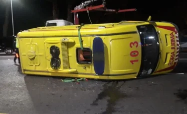  Скорая с пациентом перевернулась в массовом ДТП в Алматы 