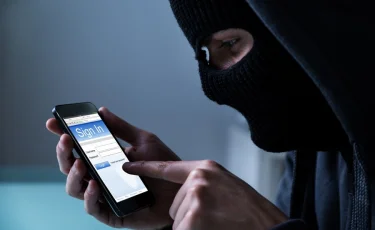 Алаяқтар смартфон арқылы ақша ұрлаудың жаңа тәсілін ойлап тапты