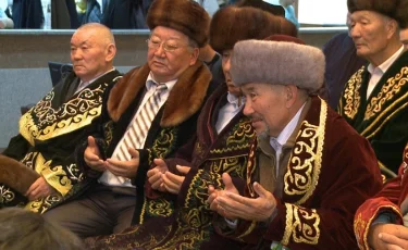 Наурызбай ауданының әкішілігі қарияларға арнап дастархан жайды