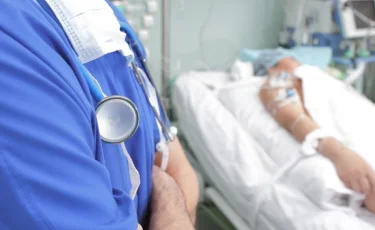 Туғаннан жүрегінде ақауы бар Данияр көпшілік көмегіне зәру