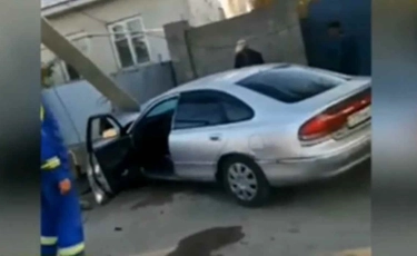 Таразда жол апатына ұшыраған жүргізуші 2 жасар баланы көлікте тастап қашып кеткен