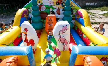 Қарағандыда аударылған батутта қаза тапқан баланың ісі қаралуда