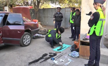 Целый арсенал оружия хранил в автомобиле алматинец