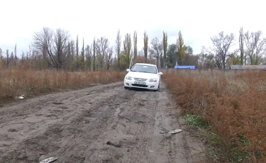 Без дорог и освещения обходятся жители микрорайона Нуршашкан в Алматы