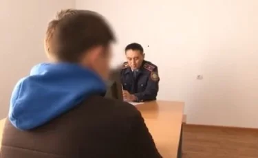 Талдықорғанда екі жігіт такси жүргізушісін пышақтап, жолдың шетінде қалдырып кеткен 