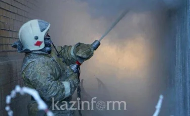 11 человек спасли из  задымленного общежития в Алматы  