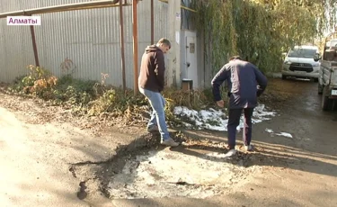 Осторожно, яма: на недоделки после ремонта дорог жалуются жители Наурызбайского района