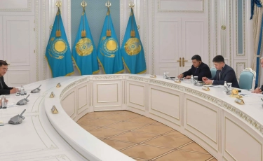 Токаев обязал китайскую CNPC повысить зарплаты казахстанским рабочим 