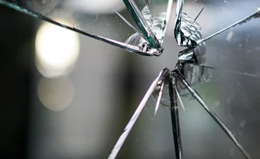 Забыл опустить кузов: грузовик сбил опору моста в Павлодарской области 