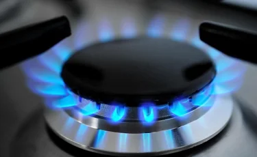 14 семьям в Алматы бесплатно провели газ в частные дома