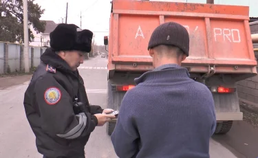 Десятки водителей грузовиков оштрафовали полицейские Алматы