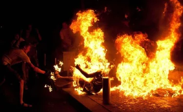 Ақмола облысында ер адам бірге тұрып жатқан әйелін өртеп жіберген