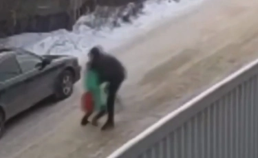 Оқушы бала 9 жасар қызды педофилден аман алып қалды (ВИДЕО)