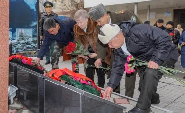 Мемориальную доску памяти «Кара майора» открыли в Алматы 