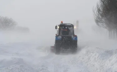 Ақмолада боранды күні шөпке кеткен 3 тракторшы табылмай жатыр