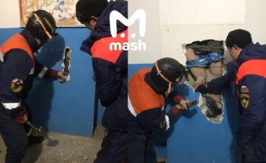 Упал с 10 этажа и выжил, житель Якутска пытался достать валенки из вентиляционной шахты 