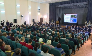 Түрксіб ауданының әкімі Бақытжан Сағынтаевқа тұрғындар алдында есеп берді
