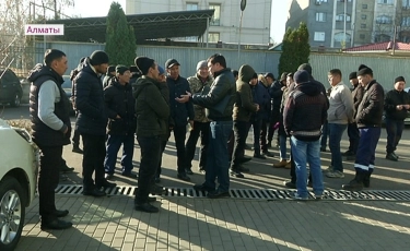 «Дәулет» жол құрылысы компаниясы жұмысшылары 4 айдан бері жалақыларын ала алмай жүр