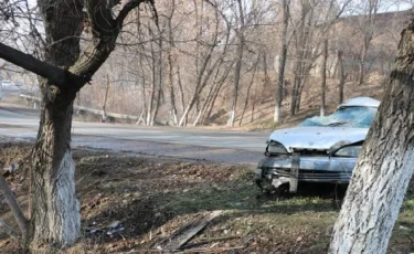 Жертва ДТП: машина вылетела с дороги недалеко от Алматы