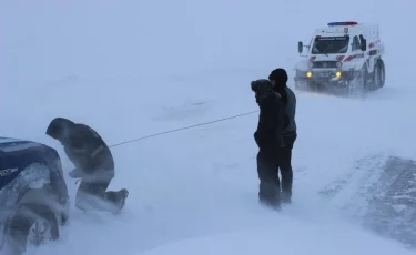 Павлодар облысында қардан 400-ге жуық көлік шығарылды