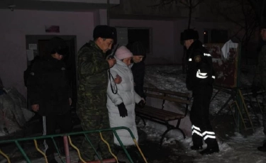 Атырауда көпқабатты тұрғын үй өртенді