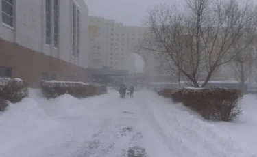 Сильная метель в Нур-Султане: дороги по всем направлениям закрыты