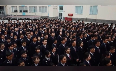 Ақтауда жеті жүзге жуық бала Абайдың әнін бір мезетте шырқады