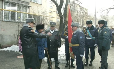 В одном из дворов Алматы состоялся торжественный марш Национальной гвардии 