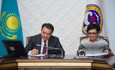 Қала әкімі Алматыда қоршаған ортаны сауықтыру жөніндегі меморандумға қол қойды