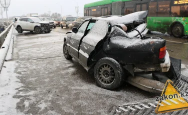 В Алматы произошло ДТП с участием четырех автомобилей