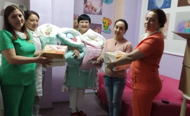 Алматинские врачи спасли жизни тройняшек 