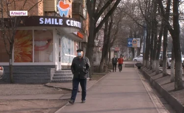 В Алматы и Нур-Султане будут штрафовать граждан, находящихся на улице без веской причины