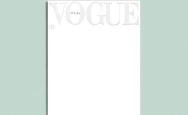 Коронавирус:  Vogue журналы қайтыс болғандарды еске алу үшін ақ мұқабамен шығуда