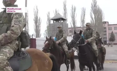 На блокпостах Тараза дежурят конные патрули