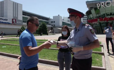 Алматыда маска тағу режимі күшейтілді: полицейлер, әкімдік қызметкерлері және еріктілер түсіндірме жұмысын жүргізуде