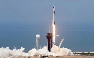 SpaceX провела первый в истории частный пилотируемый запуск в космос