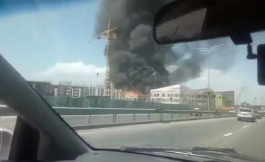 Строящаяся школа горела в Алматы возле ВОАД