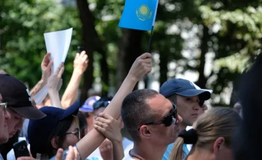 Митинги и массовые сборы создают условия для масштабного заражения людей - Бекшин