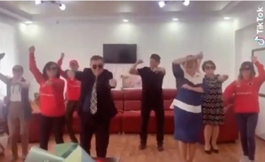TikTok-та билеп жүрген ауыл әкімі сөгіс алды
