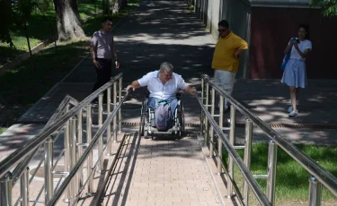 Алматыда әлеуметтік нысандарды мүгедек жандарға бейімдеу жұмыстары жалғаса бермек 