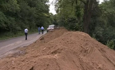 Алматының тауға жақын аудандарында жердің құнарлы қабатын қазып, ұрлайтындар азаймай тұр